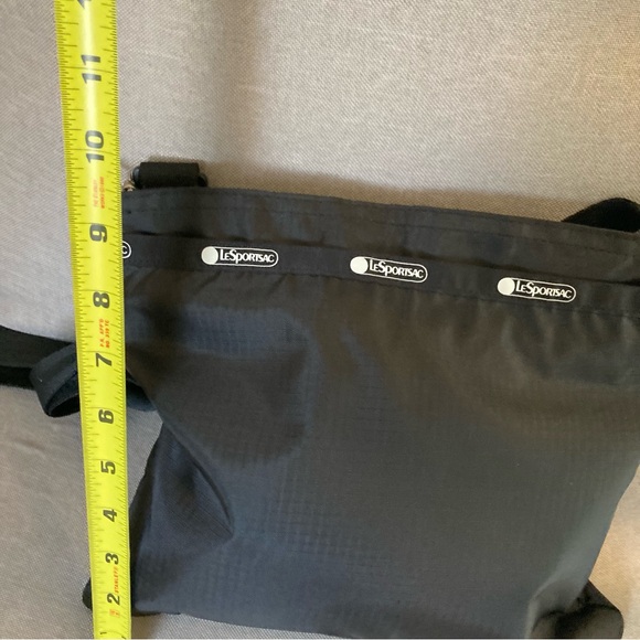 ♣️ LeSportsac Black Nylon Crossbody Bag Lightweight Travel Shoulder Purse - Picture 7 of 9